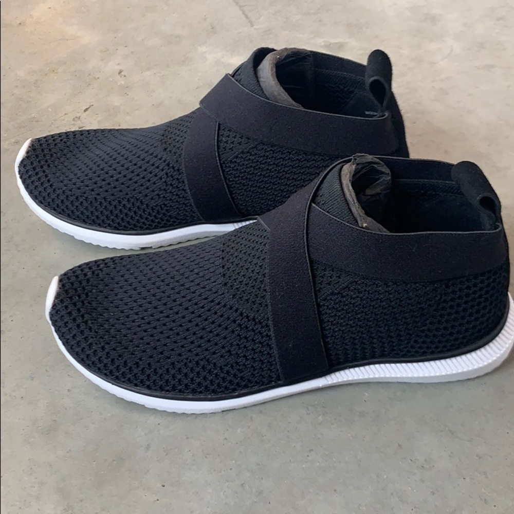 NEW WITH BOX! ‘Zing’ sneaker
